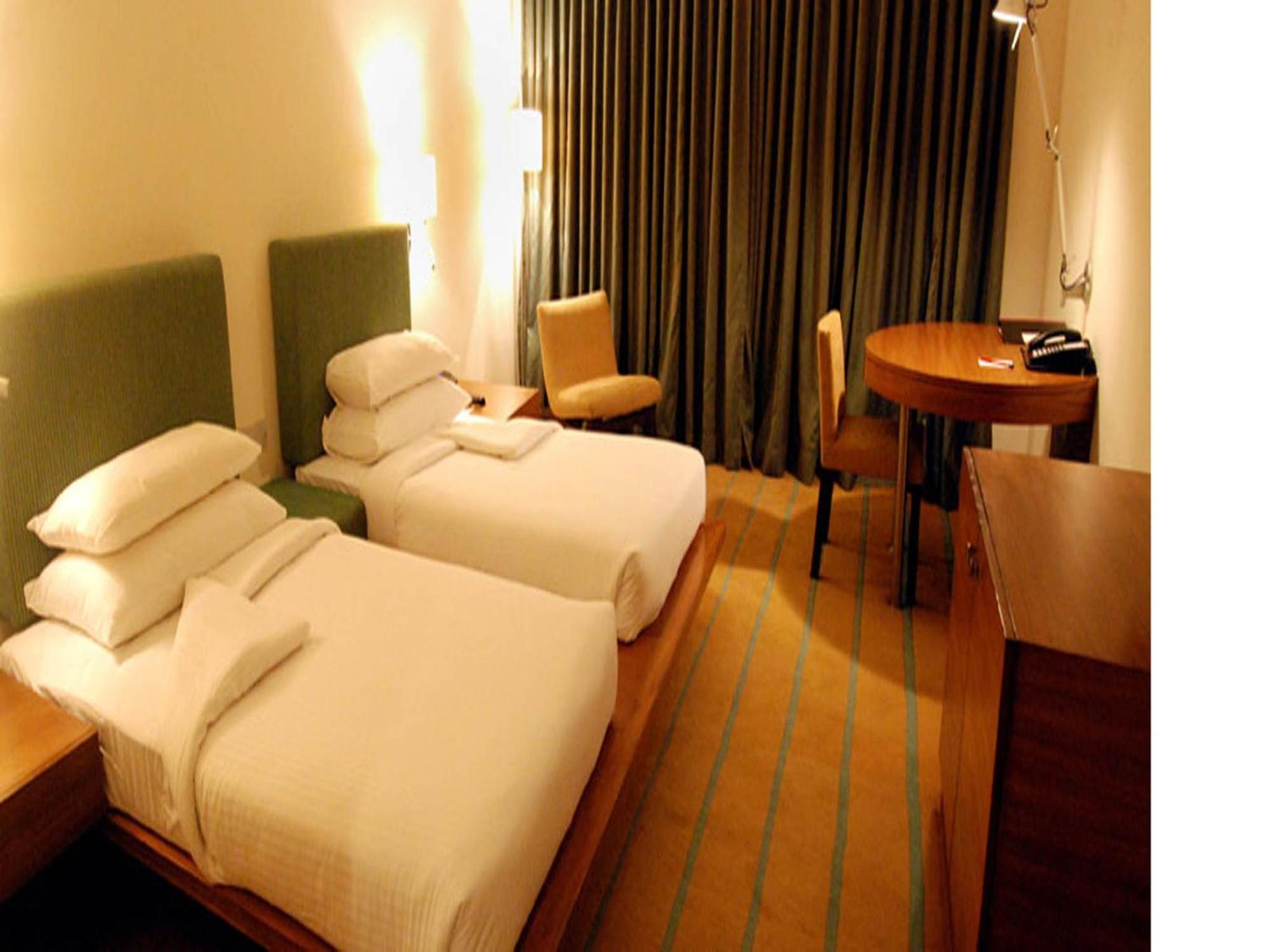 Hotel Parc Estique Pune Exterior foto