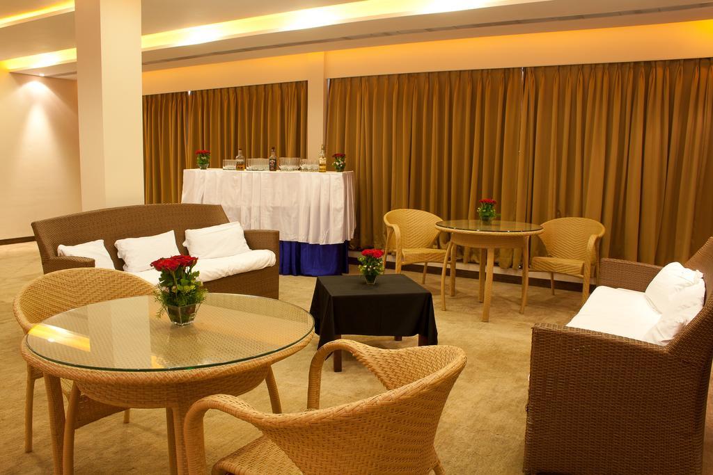 Hotel Parc Estique Pune Exterior foto