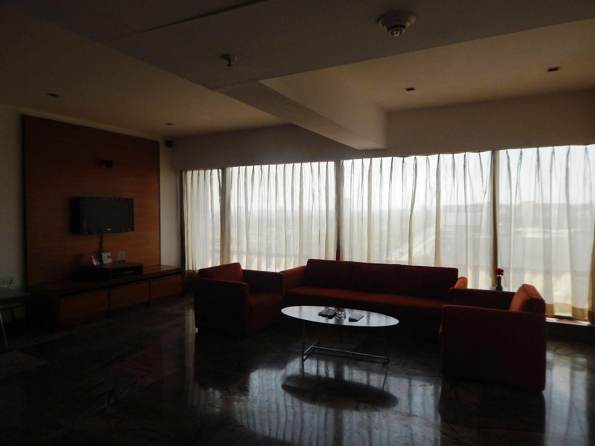 Hotel Parc Estique Pune Exterior foto