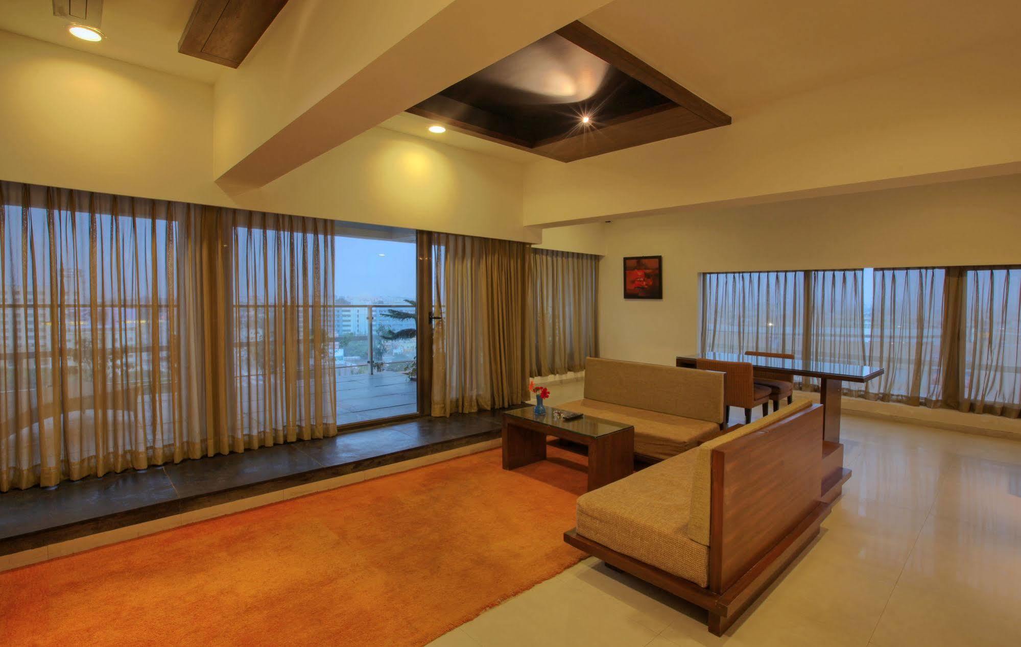 Hotel Parc Estique Pune Exterior foto