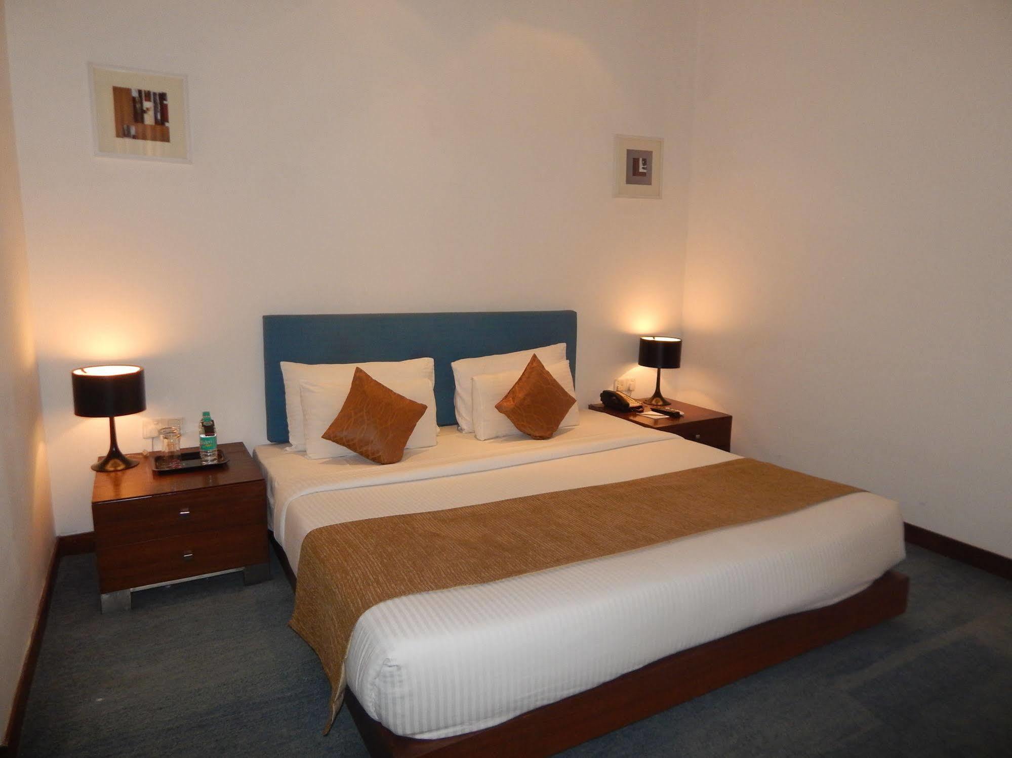 Hotel Parc Estique Pune Exterior foto